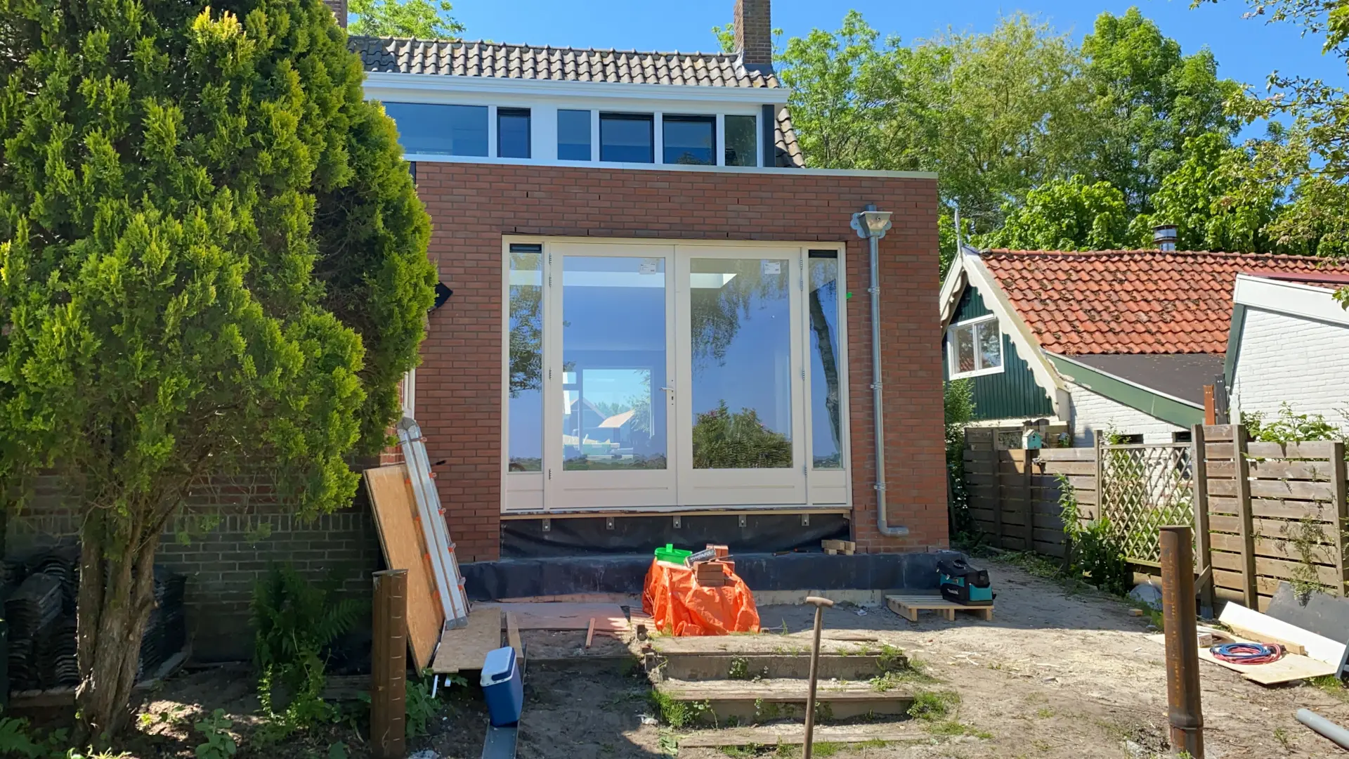 Uitbouw woning geplaatst in Kwadijk.